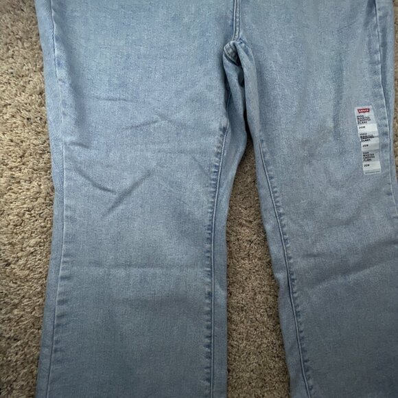 Levi's Plus Size Waisted Crop Flare Jeans, High Light Wash Size 20W NWT $70 - Picture 5 of 16